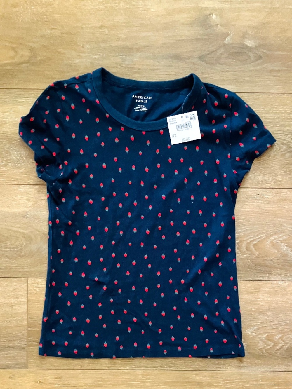 NWT Strawberry print tshirt American Eagle Cotton